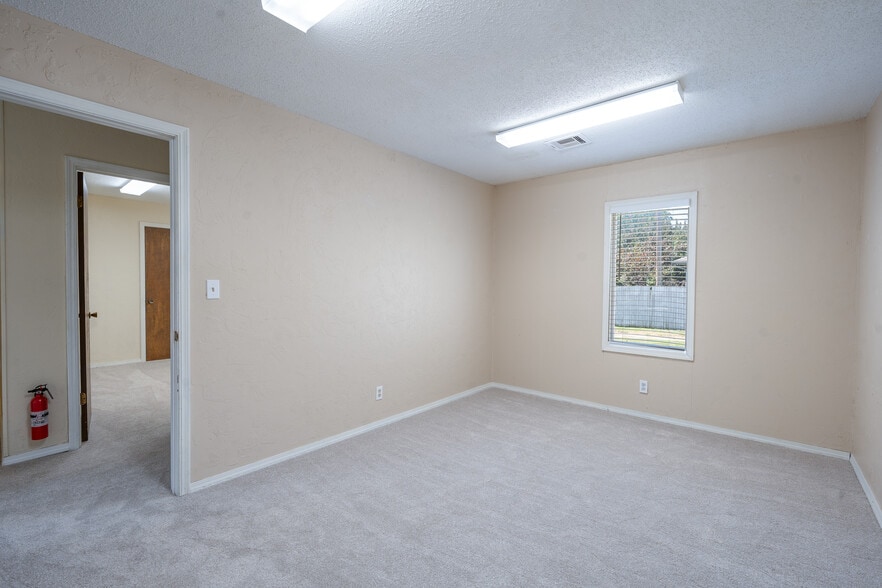 More Photos Of 4401 N Meridian Ave, Oklahoma City Office For Sale