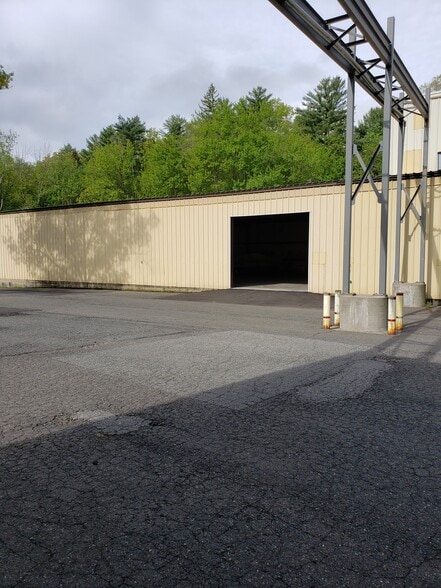 More Photos Of 44 Depot St, Belchertown Warehouse For Lease