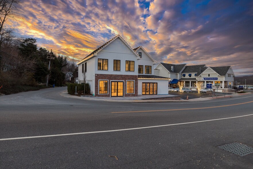 Primary Photo Of 156 W Broadway, Port Jefferson Restaurant For Lease