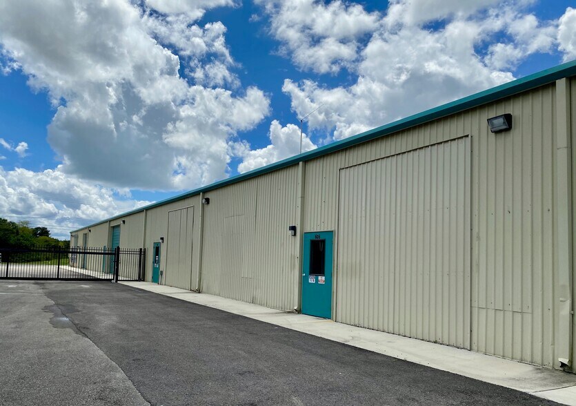 More Photos Of 19200 Peachland Blvd, Port Charlotte Warehouse For Lease