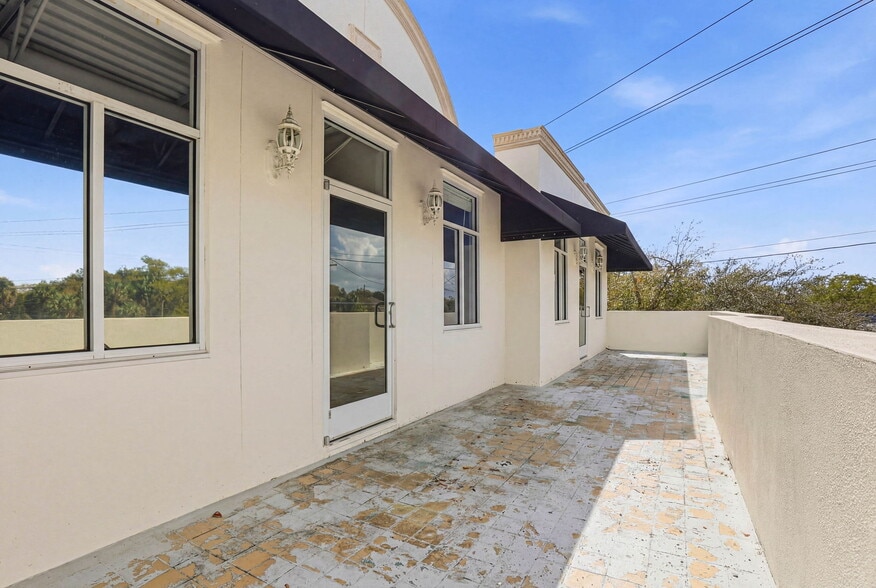 More Photos Of 6102 S Macdill Ave, Tampa Storefront For Lease