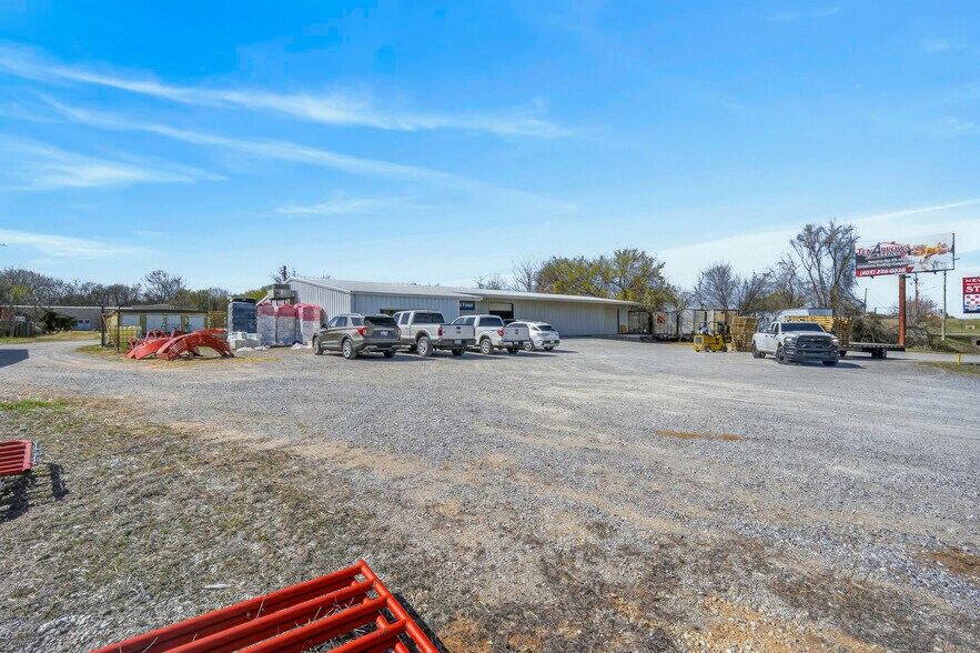 More Photos Of 1505 N Main St, Newcastle Warehouse For Sale