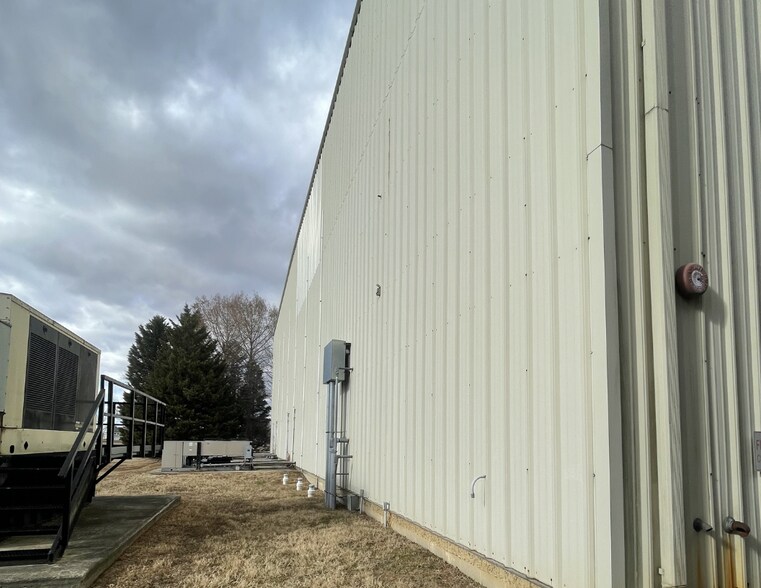 More Photos Of 2420 Wilmington Ave, Delaware City Warehouse For Lease