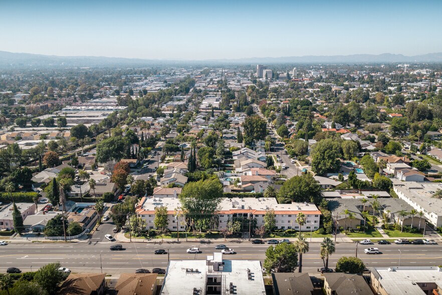 More Photos Of 6121 Woodman Ave, Van Nuys Apartments For Sale