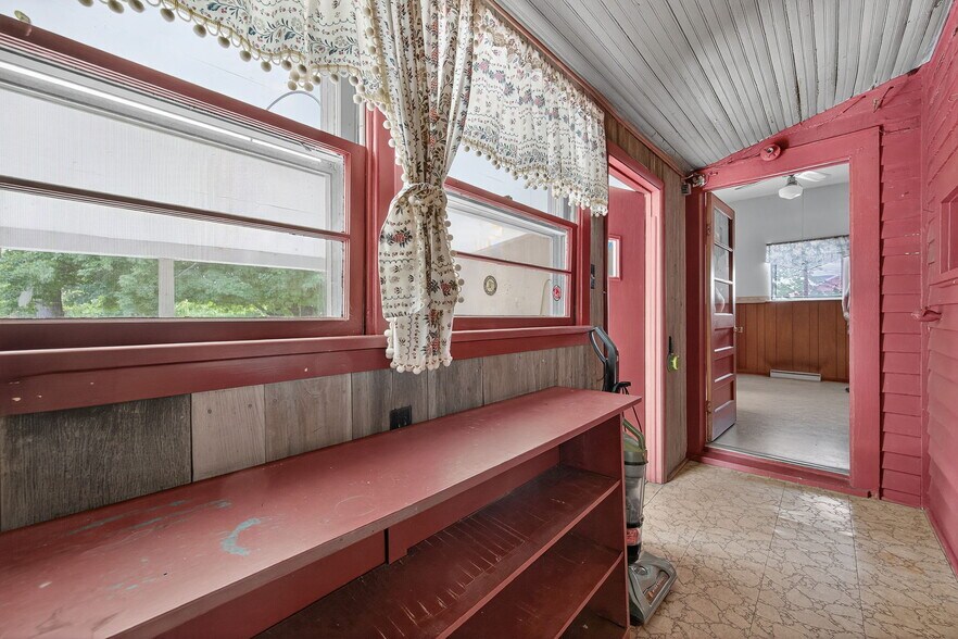 More Photos Of 222 W Saint Louis St, Pacific Office For Sale