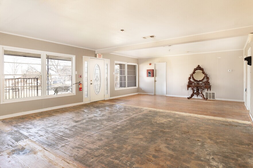 More Photos Of 104 E 5th St, Brady Office Residential For Sale