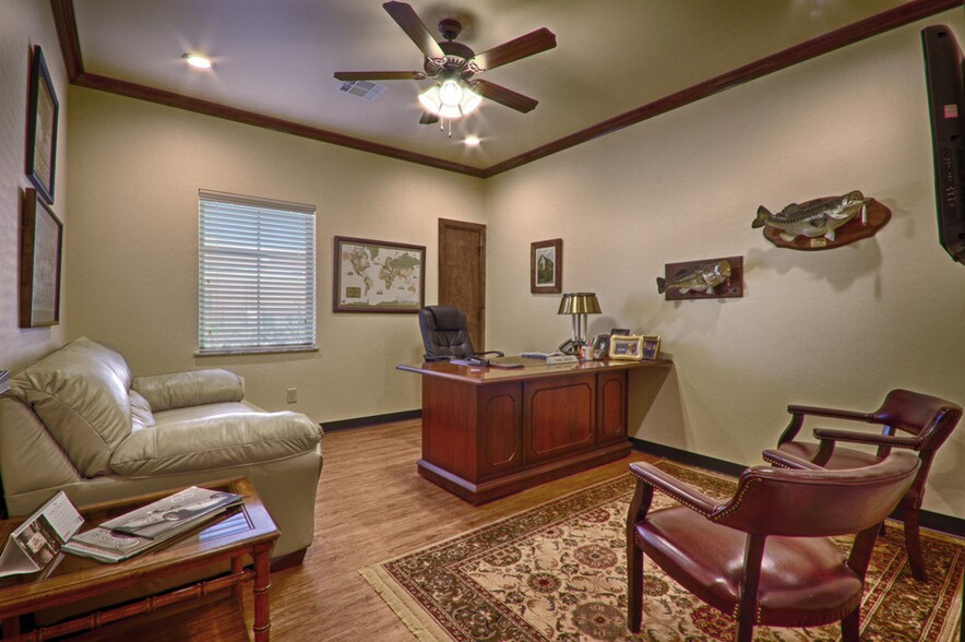 More Photos Of 13913 Technology Dr, Oklahoma City Office For Sale