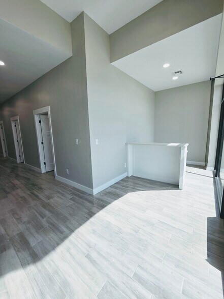 More Photos Of 13002-13070 Commerce St., Elgin Storefront For Lease