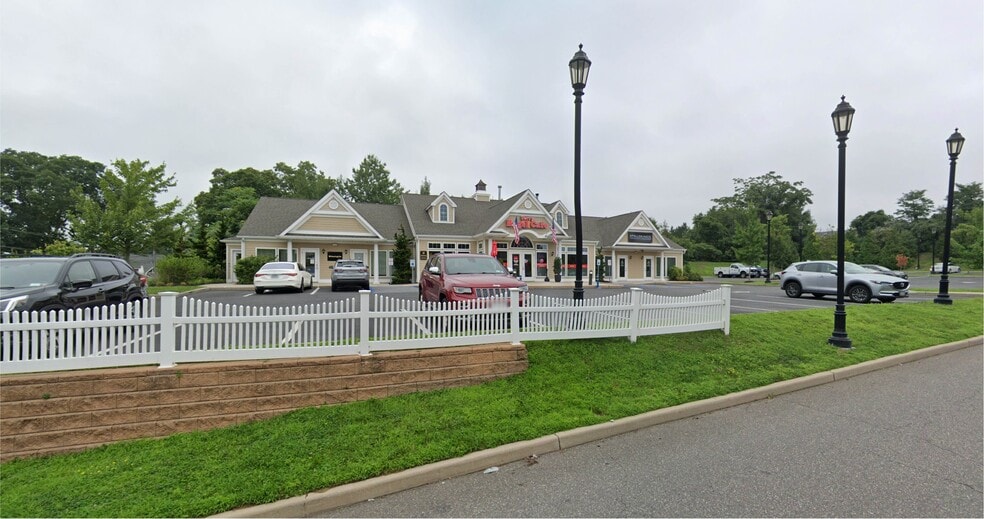 More Photos Of 117 Terry Rd, Smithtown Freestanding For Lease