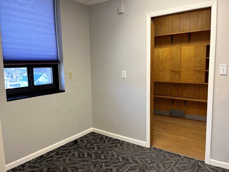 More Photos Of 411 W 5th St, McCook Office For Sale