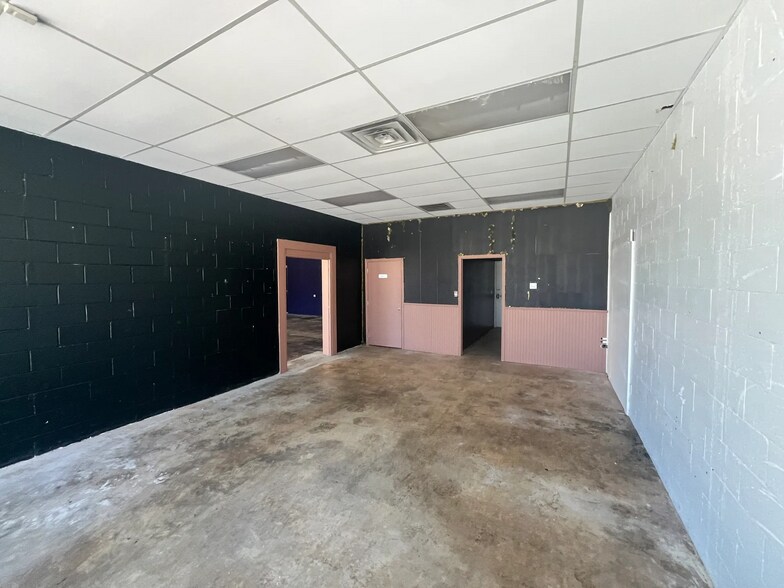 More Photos Of 749 Jenkins Ave, Norman General Retail For Lease