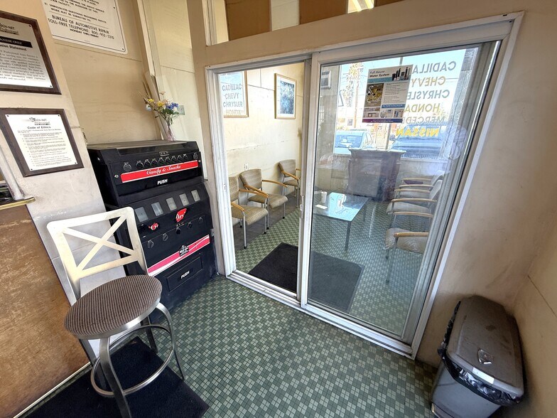 More Photos Of 7349 Fair Oaks Blvd, Carmichael General Retail For Sale