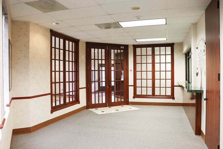 More Photos Of 6302 W Broadway St, Pearland Medical For Lease