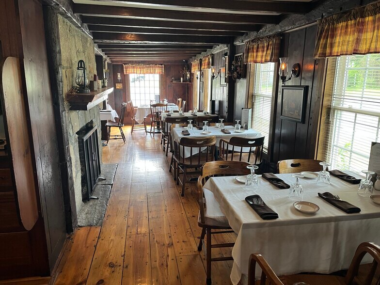 More Photos Of 6 Hartland Blvd, East Hartland Restaurant For Sale