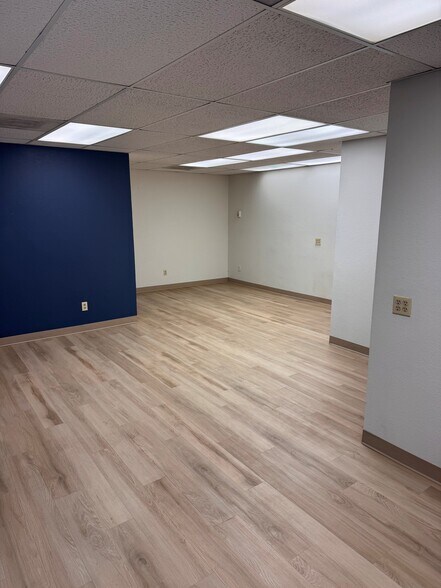 More Photos Of 502 Main St, Carbondale General Retail For Lease