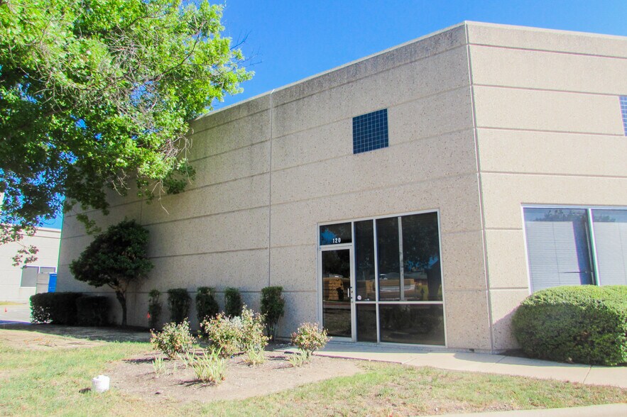 More Photos Of 9229 Waterford Centre Blvd, Austin Unknown For Lease