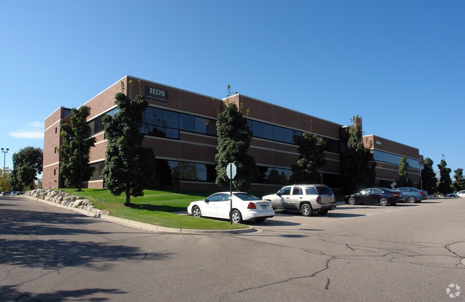More Photos Of 39395 W 12 Mile Rd, Farmington Hills Serviced Offices For Lease