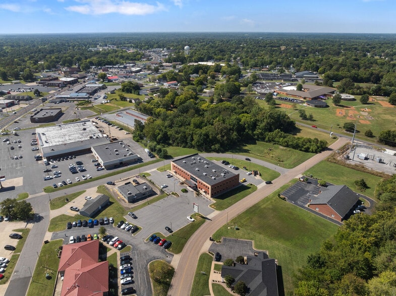 More Photos Of 67 Lakeview Dr, Paducah Office For Lease
