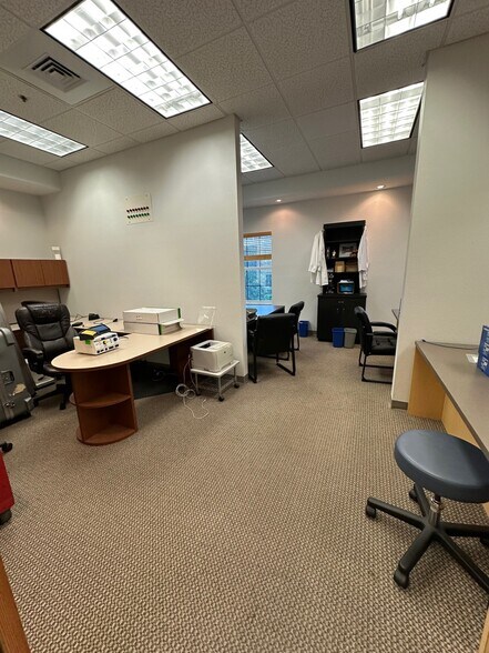 More Photos Of 842 Sunset Lake Blvd, Venice Medical For Lease