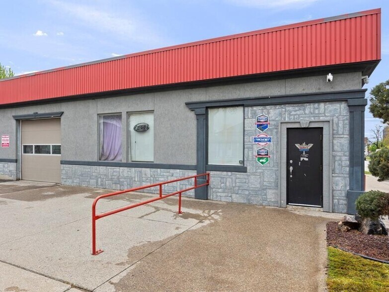 More Photos Of 857 Howard Av, Windsor Auto Repair For Sale