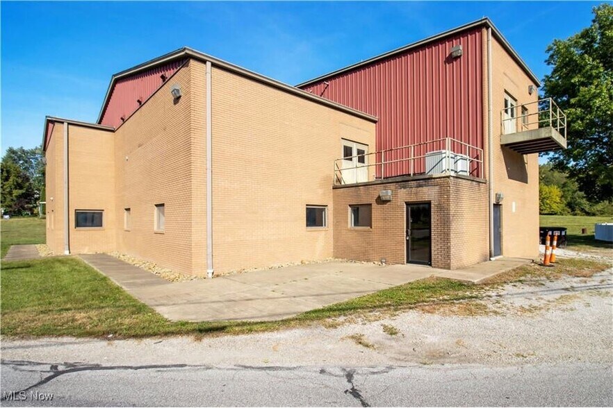 Primary Photo Of 390 E Wood St, Shreve Light Manufacturing For Lease