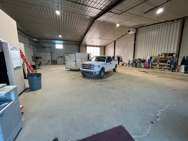 More Photos Of 145 MacMillan Rd, Fort McMurray Flex For Lease