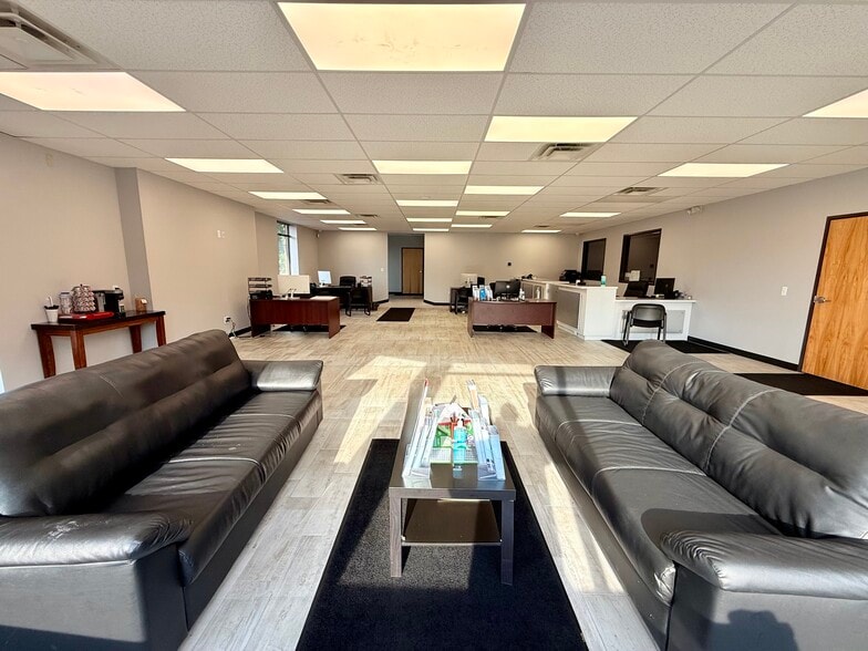 More Photos Of 28975 Grand River Ave, Farmington Hills Auto Dealership For Sale