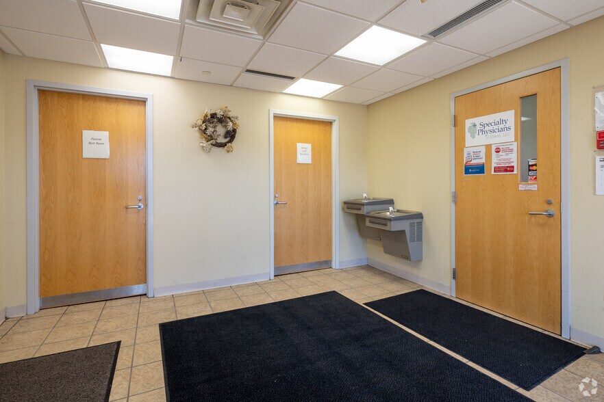 More Photos Of 18636 Dixie Hwy, Homewood Medical For Lease