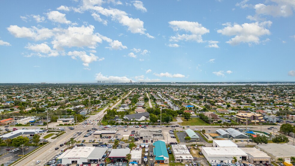 More Photos Of 910-912 Del Prado Blvd S, Cape Coral Freestanding For Lease