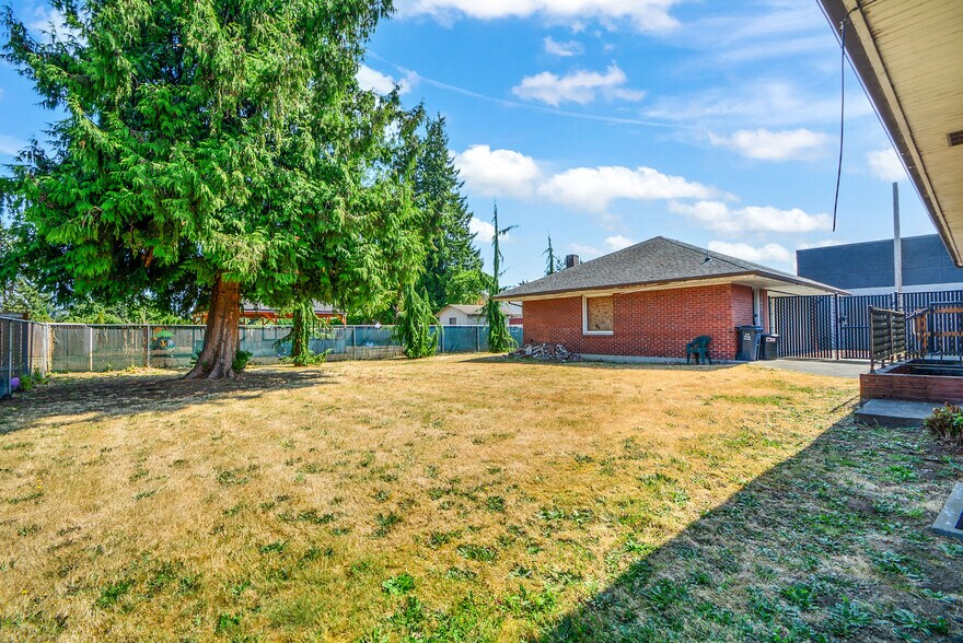 More Photos Of 8021 State Ave, Marysville Office For Sale