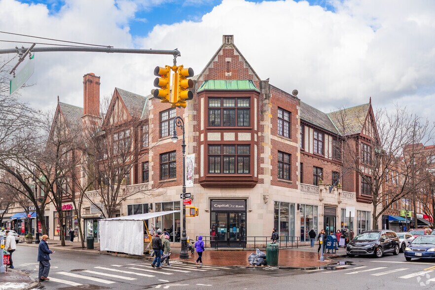 Primary Photo Of 3702-3708 82nd St, Jackson Heights Office For Lease
