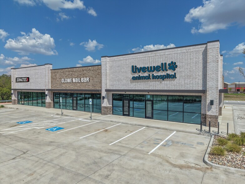 More Photos Of 610 S Crawford Dr, Fate Restaurant For Sale