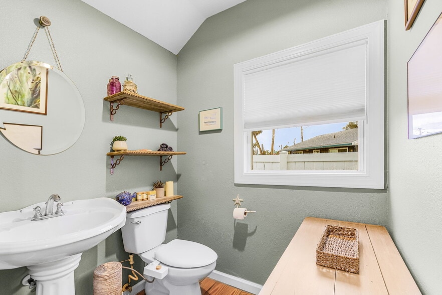 More Photos Of 530 Green St, Englewood Storefront Retail Residential For Sale