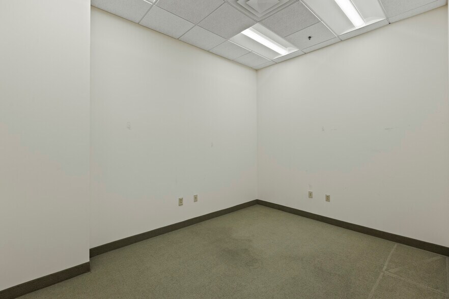 More Photos Of 15 E Union Ave, East Rutherford Warehouse For Lease