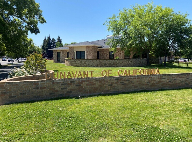 More Photos Of 8221-8227 N Fresno St, Fresno Office Residential For Lease
