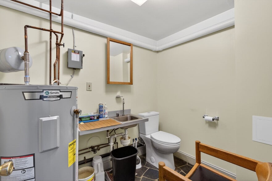 More Photos Of 6534 Sullivan Trl, Wind Gap Office For Sale