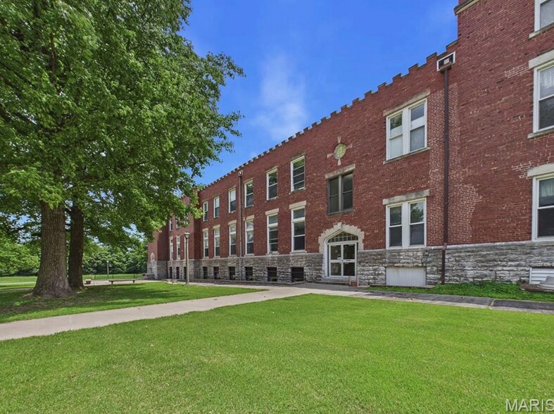 More Photos Of 2009 Seminary Rd, Alton Schools For Sale