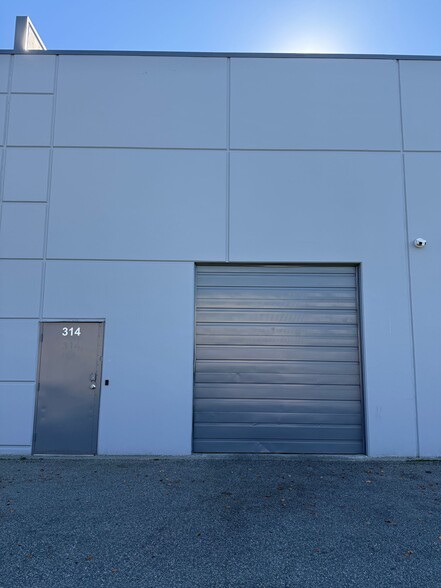 More Photos Of 8988 Fraserton Ct, Burnaby Warehouse For Sale