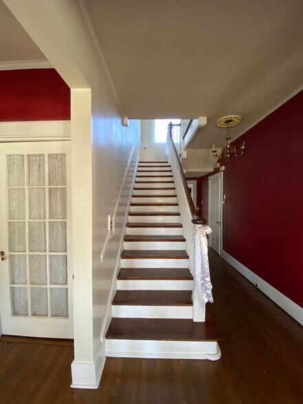 More Photos Of 421 N Lake Dr, Lexington Lodge Meeting Hall For Sale