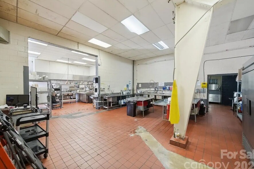 More Photos Of 47 Duke St, Granite Falls Bar For Sale