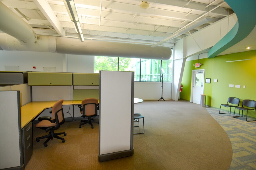 More Photos Of 888 Dayton St, Yellow Springs Warehouse For Lease