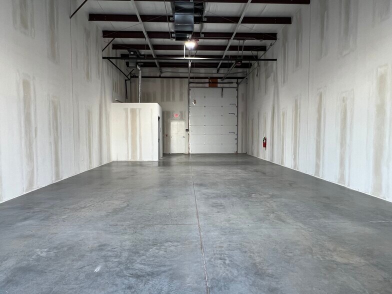 More Photos Of 1036 NW 68th, Oklahoma City General Retail For Lease
