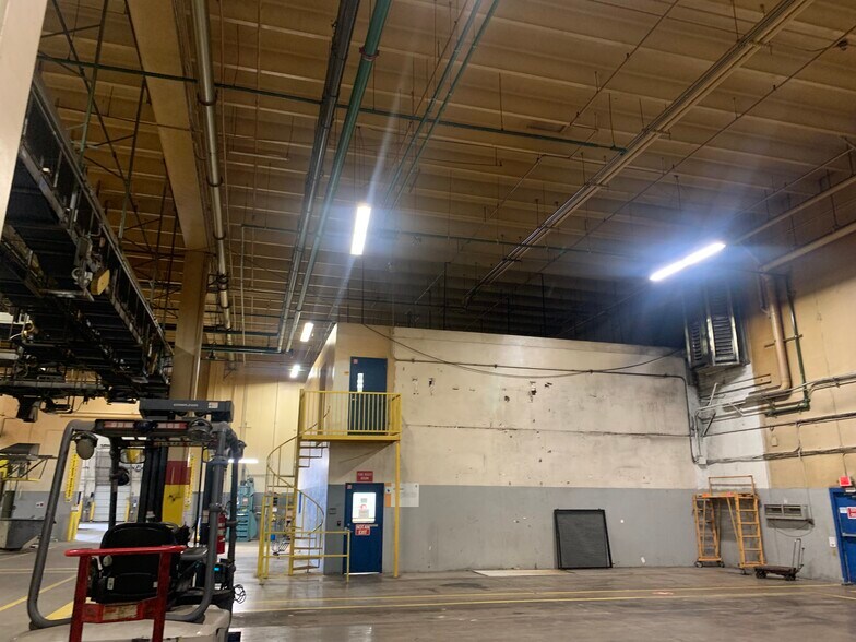 More Photos Of 211 N 51st Ave, Phoenix Manufacturing For Sale