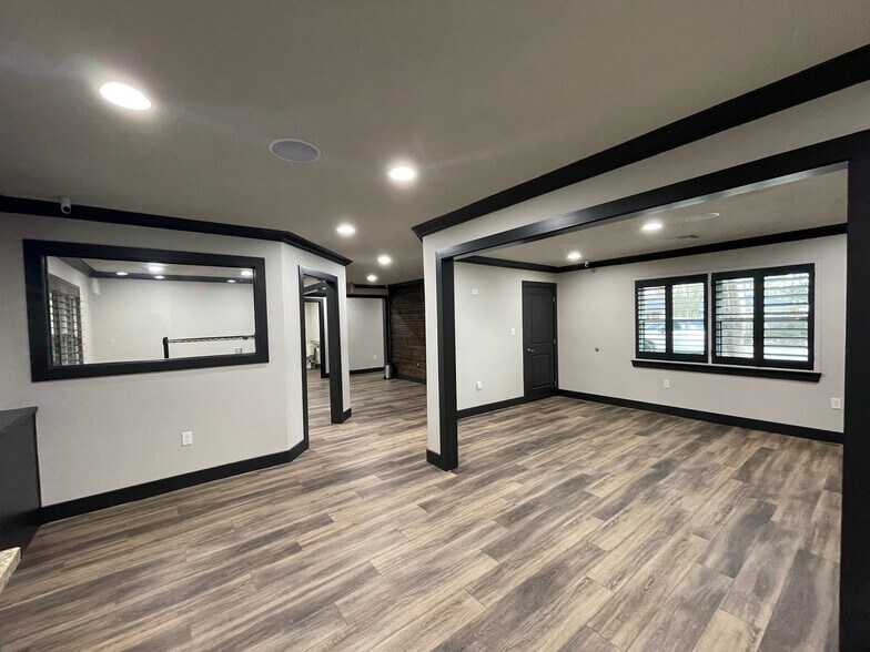 More Photos Of 408 Wilson Rd, Conroe Loft Creative Space For Sale