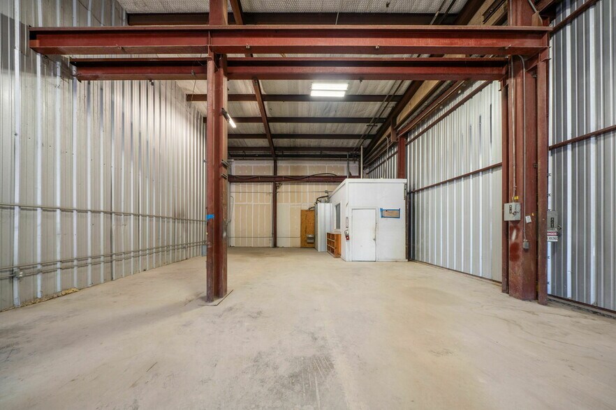 More Photos Of 2833 Roosevelt Ave, San Antonio Industrial For Lease