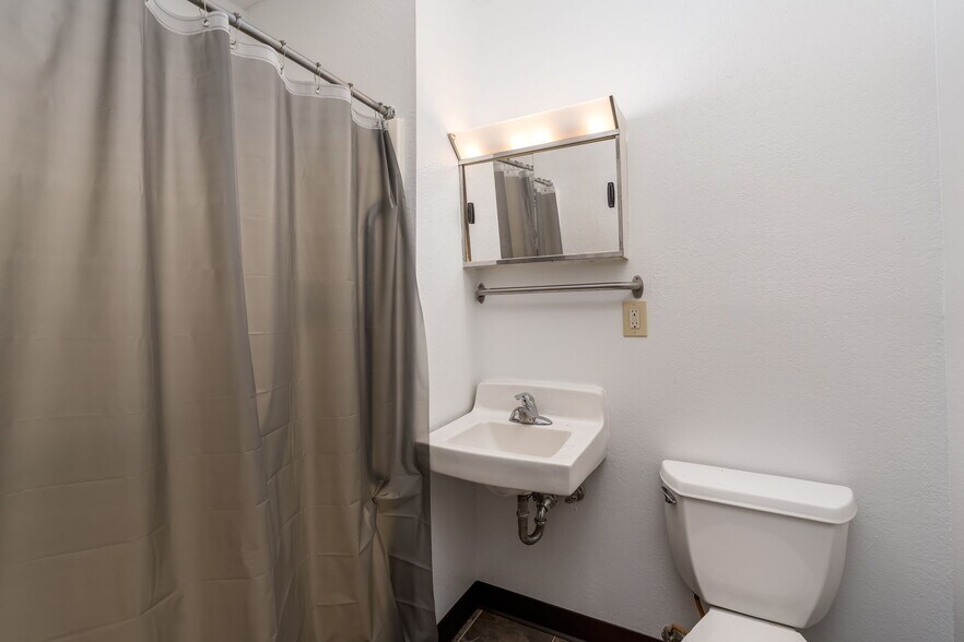 More Photos Of 3200 Maple Ave, Slayton Apartments For Sale