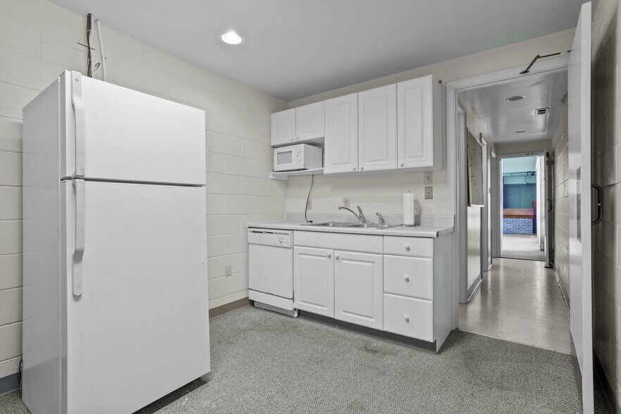 More Photos Of 105 N Main St, Hopewell Medical For Sale