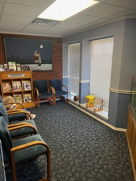 More Photos Of 817 S Elm Pl, Broken Arrow Medical For Lease