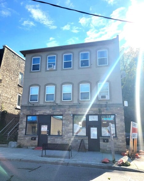 Primary Photo Of 26 Queen St W, Cambridge General Retail For Lease