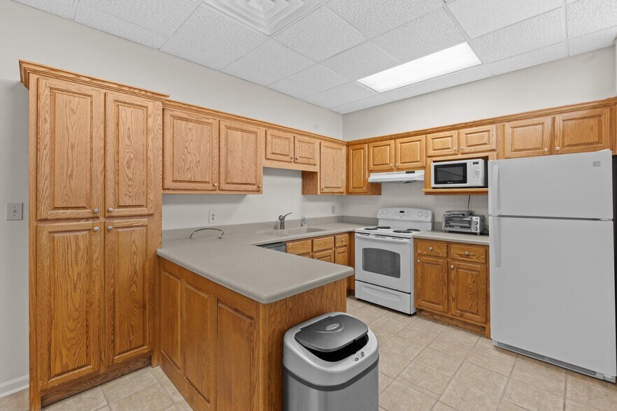 More Photos Of 1016 Everee Inn Rd, Griffin Business Park For Sale